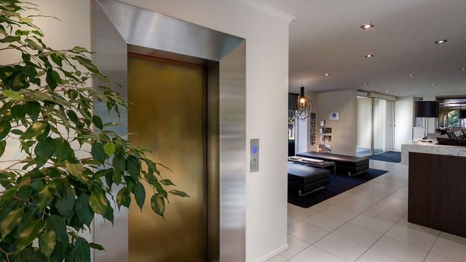 Best Western Plus Travel Inn Hotel Lobby