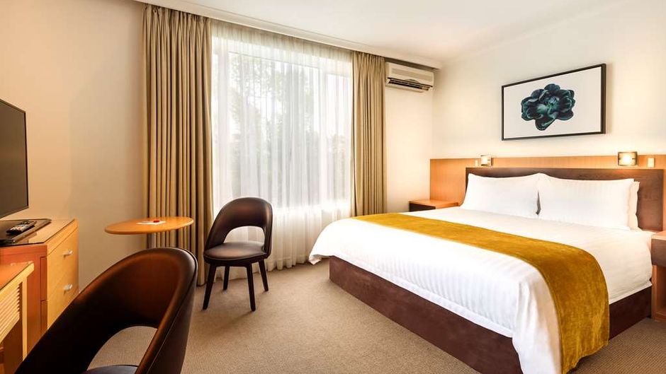 Best Western Plus Travel Inn Hotel Room