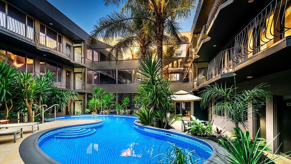 Best Western Plus Travel Inn Hotel Pool