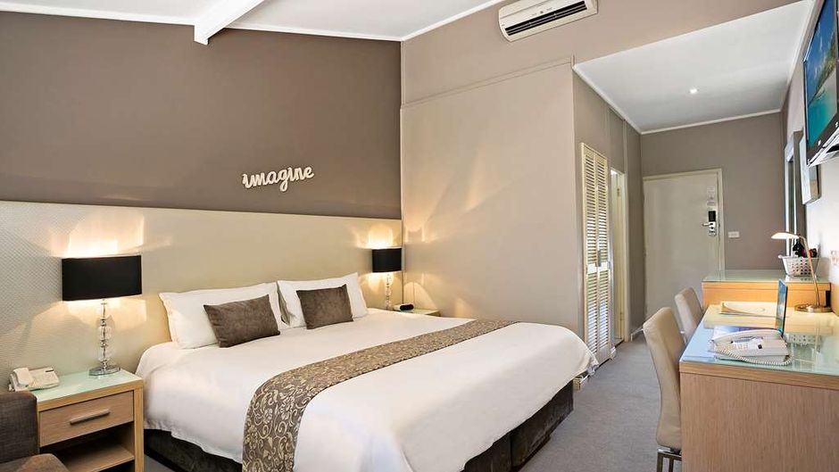 Best Western Sanctuary Inn Room