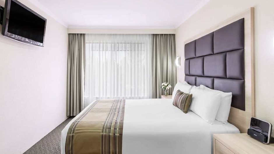 Best Western Plus Garden City Hotel Suite