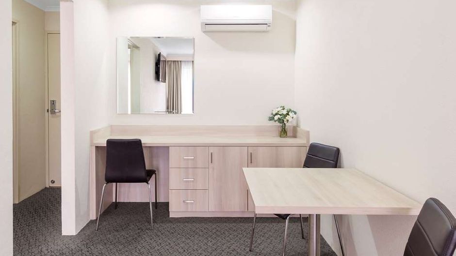 Best Western Plus Garden City Hotel Suite