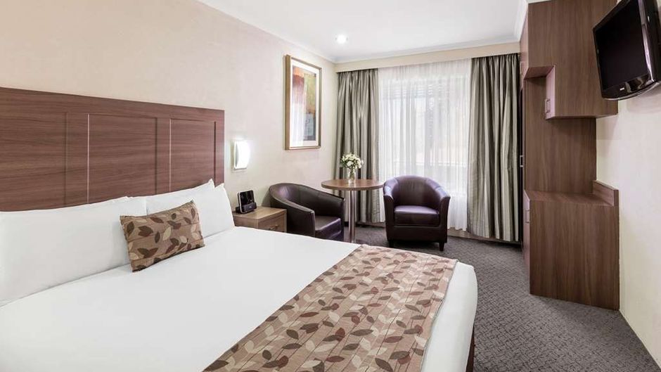 Best Western Plus Garden City Hotel Room
