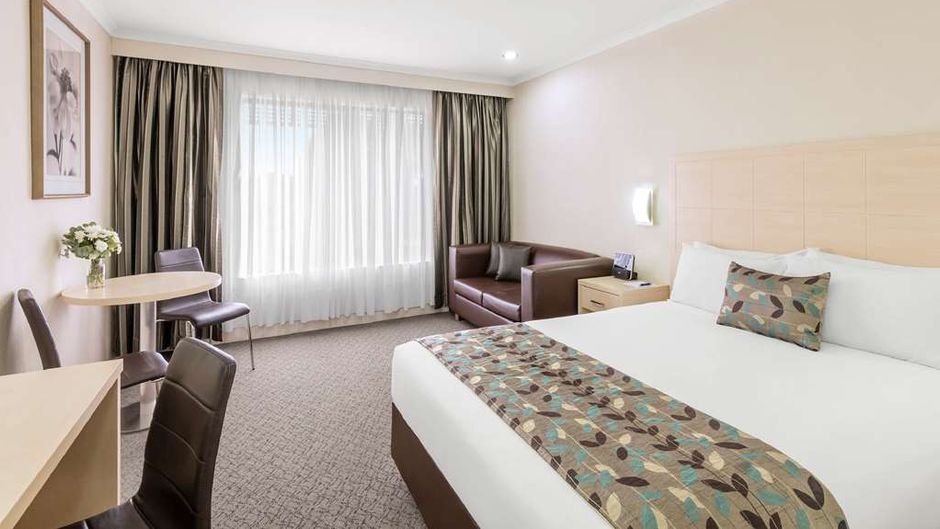 Best Western Plus Garden City Hotel Room
