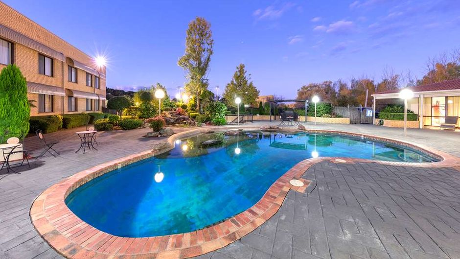 Best Western Plus Garden City Hotel Pool