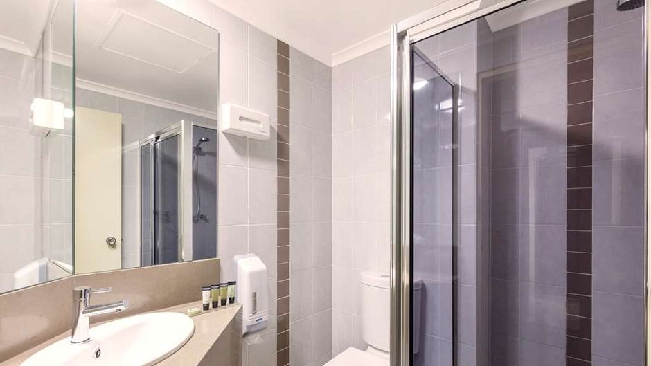 Best Western Plus Garden City Hotel Room