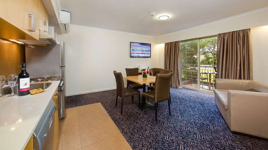 Best Western Plus Hovell Tree Inn Room
