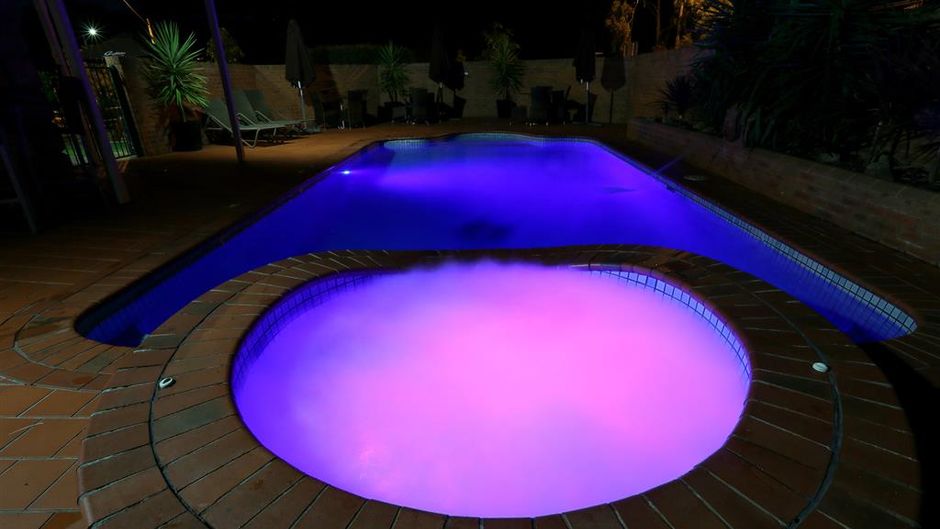 Best Western Plus Hovell Tree Inn Pool