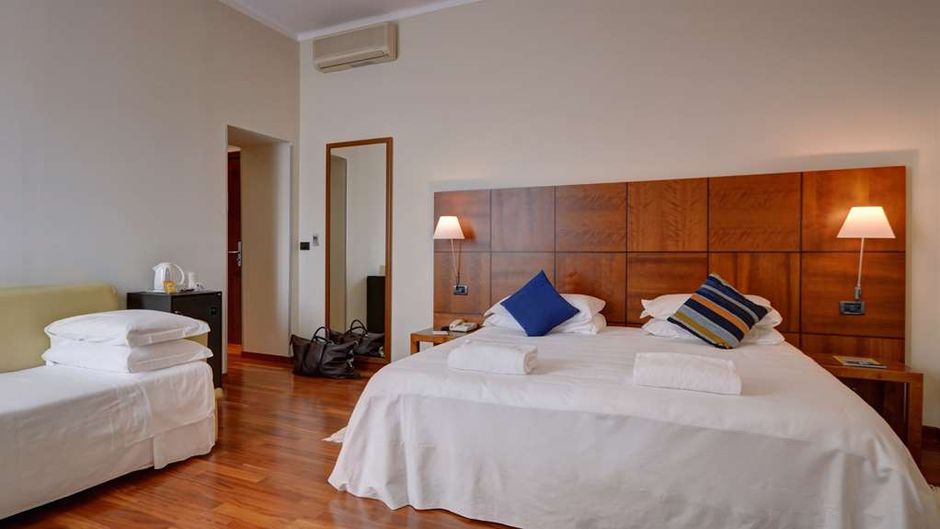 Best Western Hotel Crimea Room