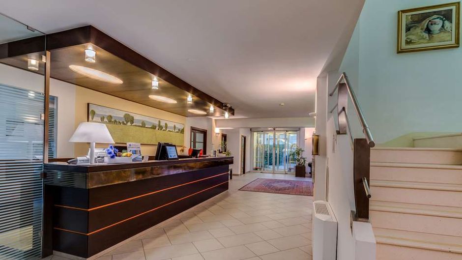 Best Western City Hotel Lobby