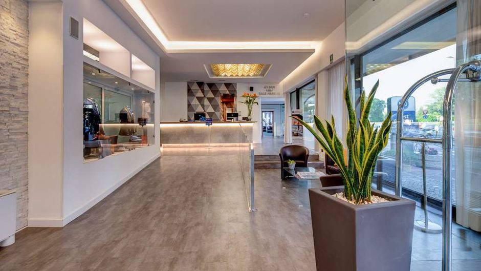 Best Western Hotel Biri Lobby