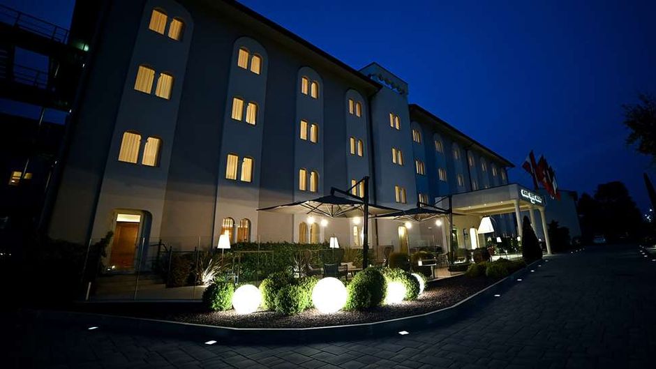 Best Western Grand Htl Guinigi Exterior