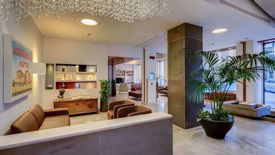 Best Western Plus Hotel Bologna Lobby