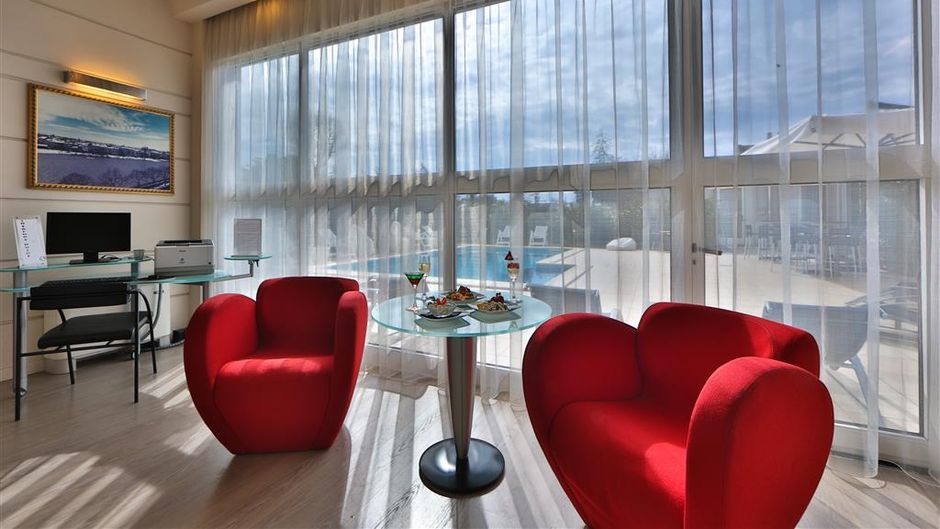 Best Western Plus Hotel Farnese Lobby