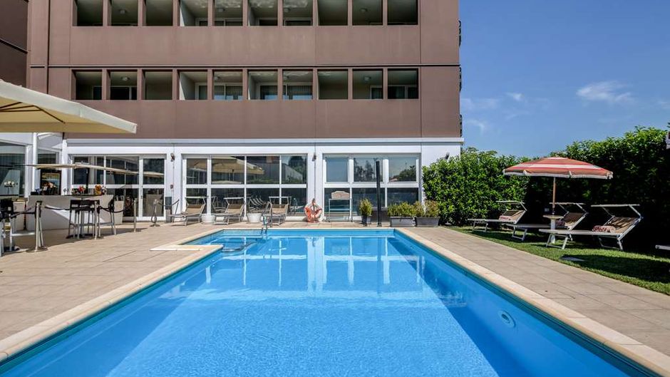 Best Western Plus Hotel Farnese Pool