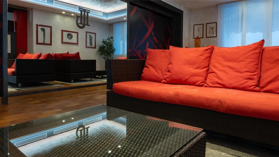 Jet Hotel, Sure Collection by BW Lobby