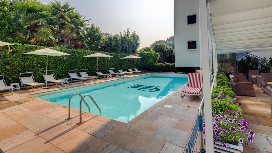 Jet Hotel, Sure Collection by BW Pool
