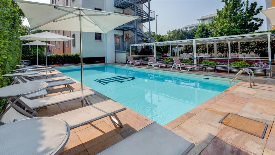Jet Hotel, Sure Collection by BW Pool