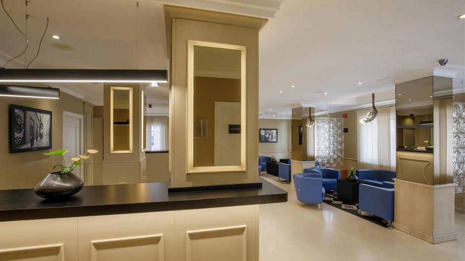 Best Western Globus Hotel Lobby