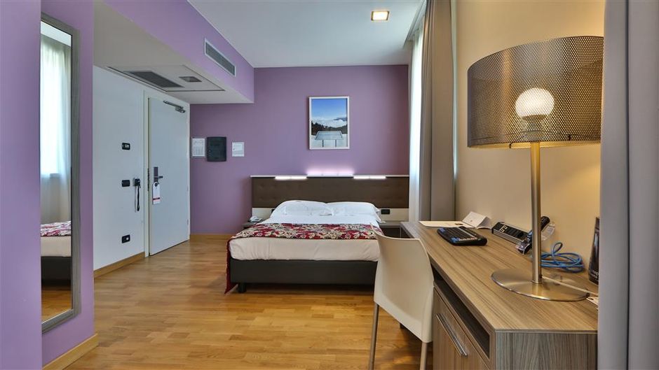 Best Western Falck Village Hotel Room
