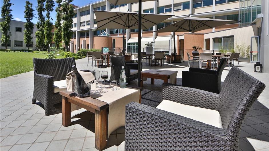Best Western Plus Hotel Le Favaglie Exterior