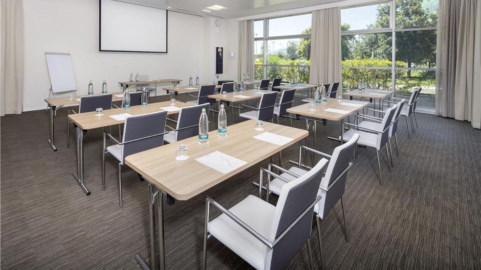 Best Western Premier CHC Airport Meeting