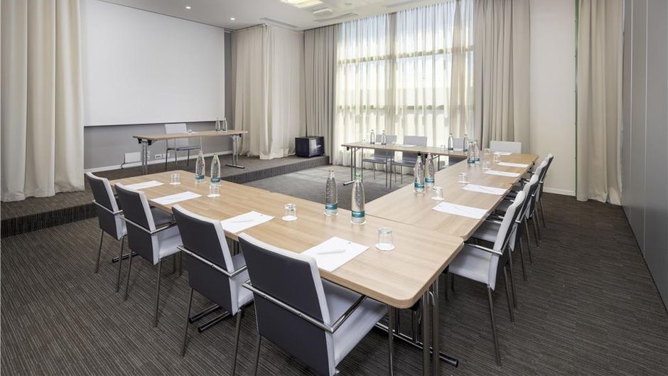 Best Western Premier CHC Airport Meeting
