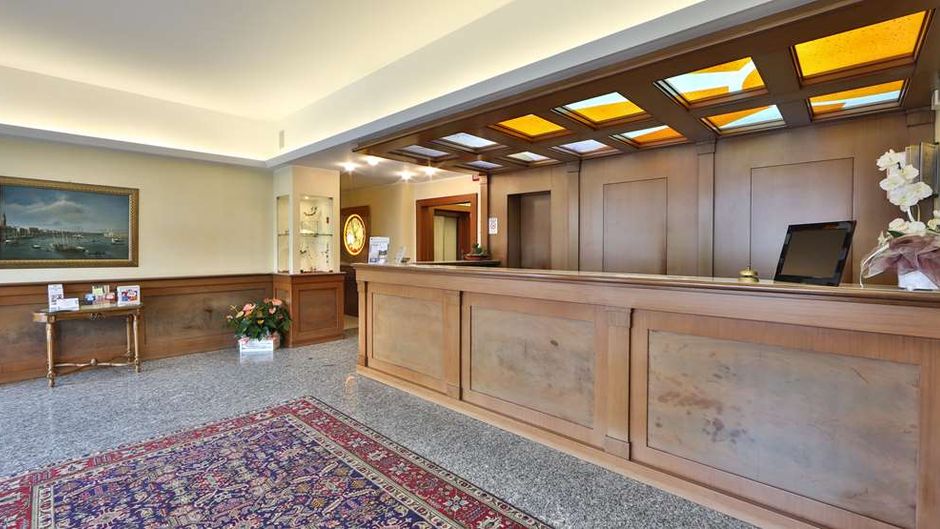 Best Western Titian Inn & Residence Lobby