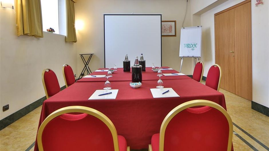 Hotel Mirage, Sure Collection by BW Meeting