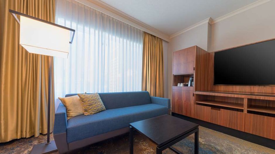 Hyatt Regency Calgary Suite