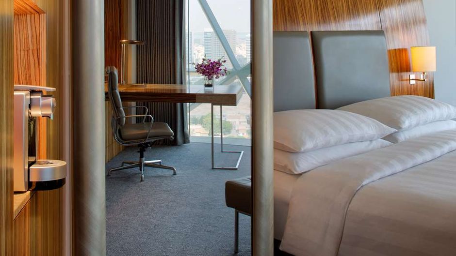 Andaz Capital Gate Room