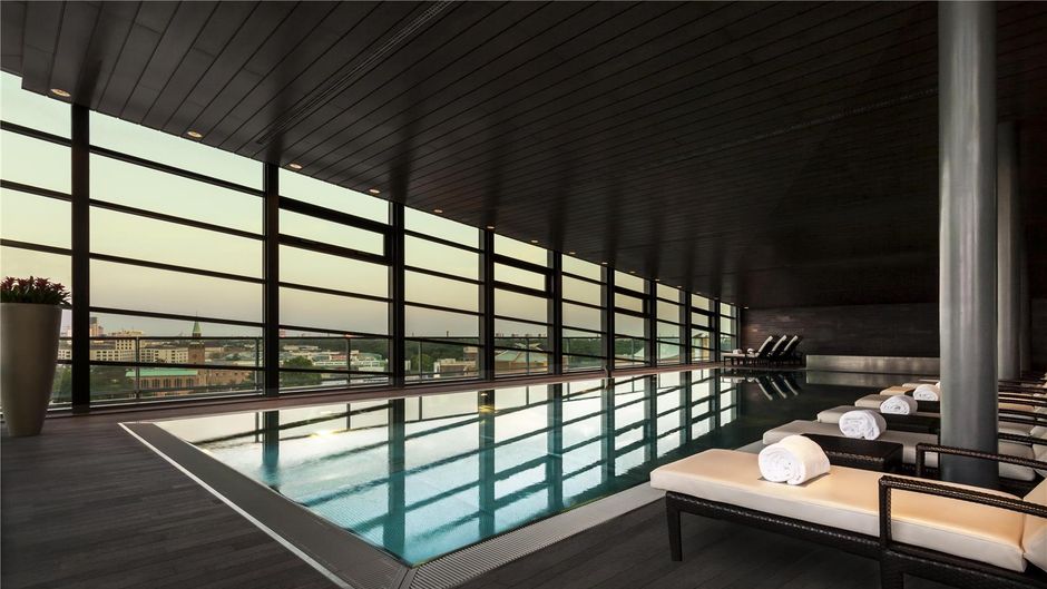 Grand Hyatt Berlin Pool