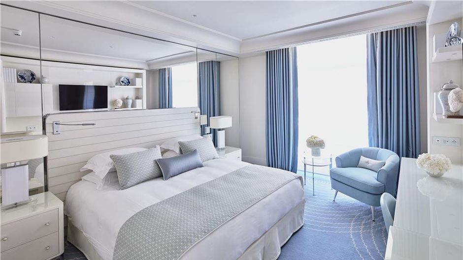 Hotel Martinez Room
