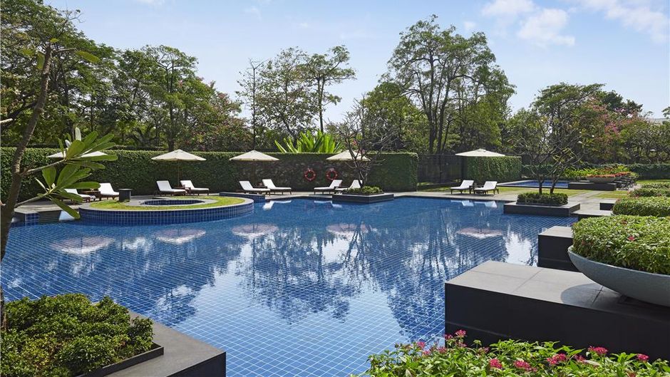 Grand Hyatt Mumbai Pool