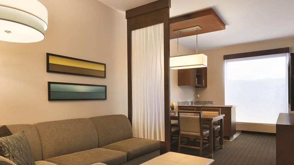 Hyatt Place San Jose Pinares Suite