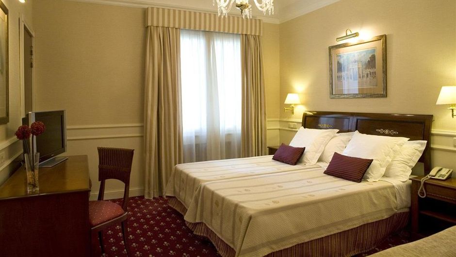 Hotel Emperador Room