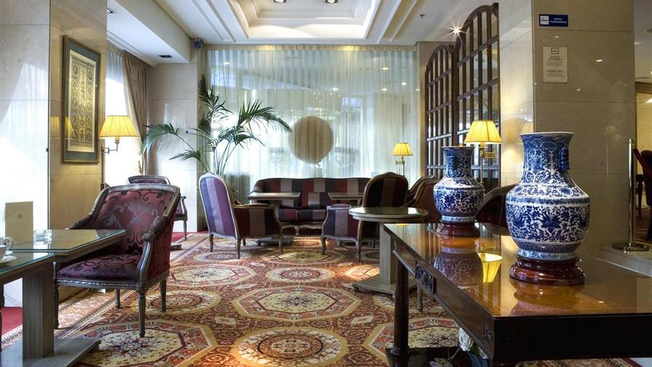 Hotel Emperador Lobby