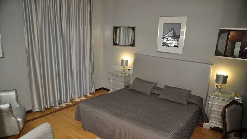 Admiral Hotel Room