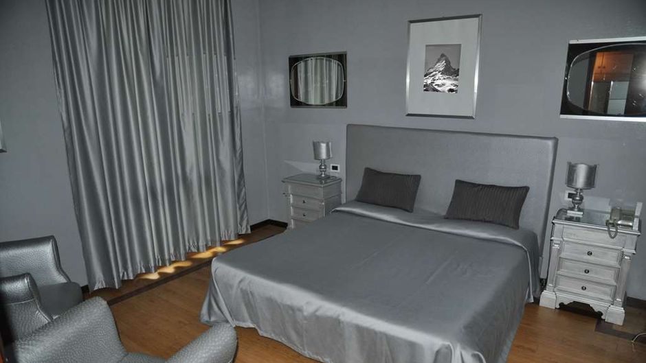 Admiral Hotel Room
