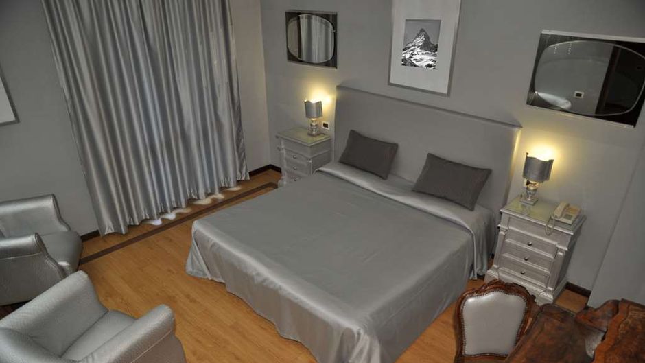 Admiral Hotel Room