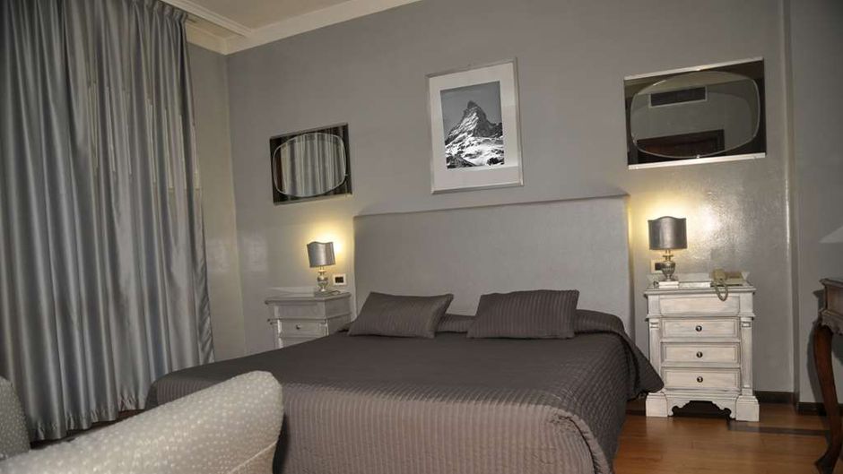 Admiral Hotel Room