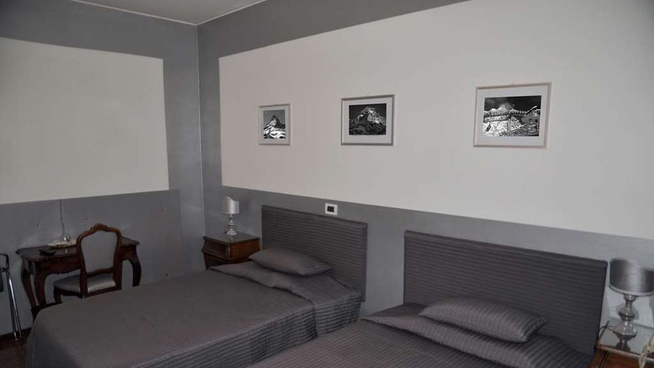 Admiral Hotel Room