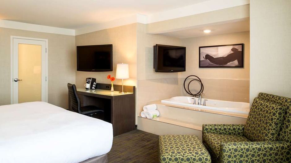 Saskatoon Inn & Conference Centre Suite
