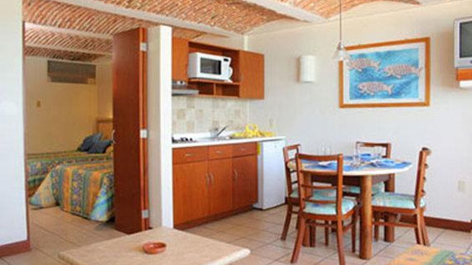 Las Flores Beach Resort Suite
