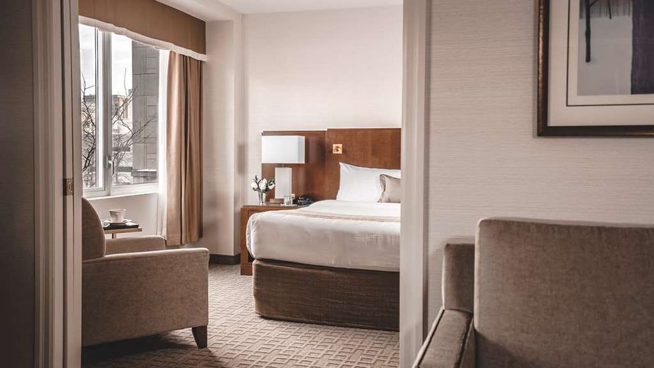 Lord Elgin Hotel Suite