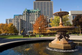 Lord Elgin Hotel
