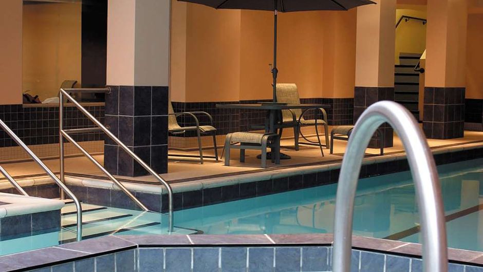 Lord Elgin Hotel Pool