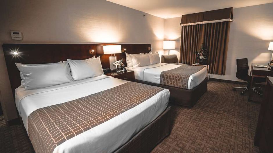 Lord Elgin Hotel Room