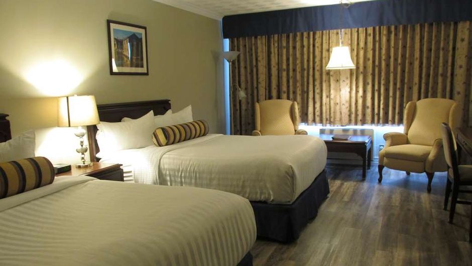 Fredericton Inn Room