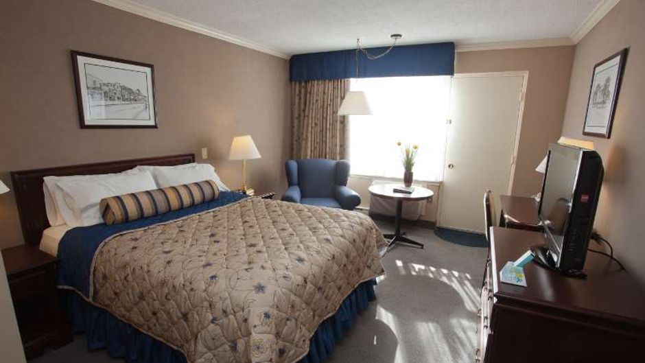 Fredericton Inn Room